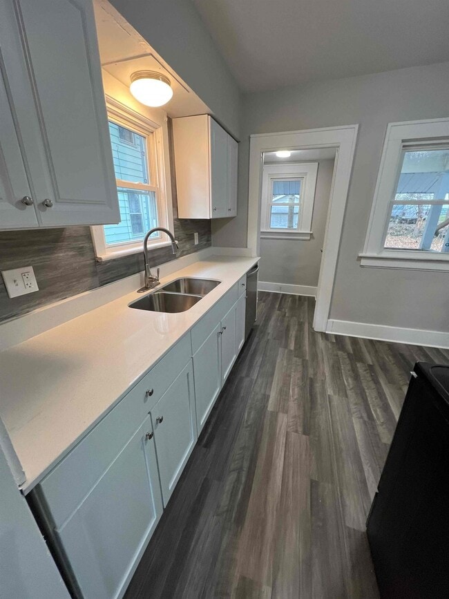 Photo - 943 Delia Ave