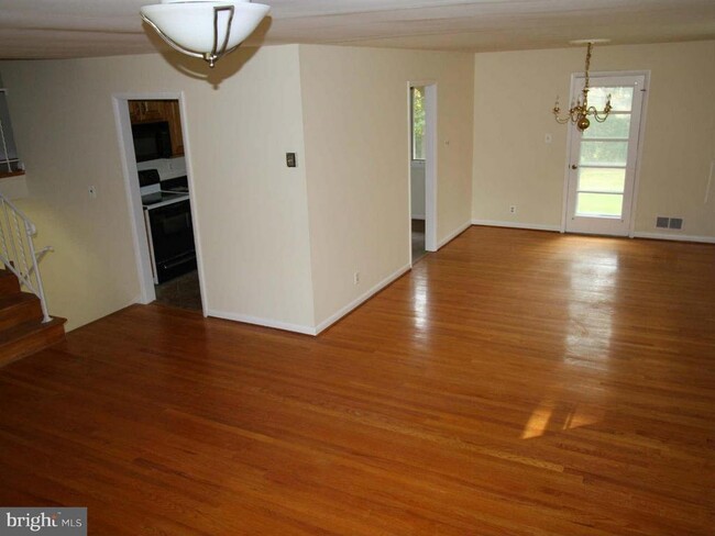 Photo - 1103 Roberta Ct