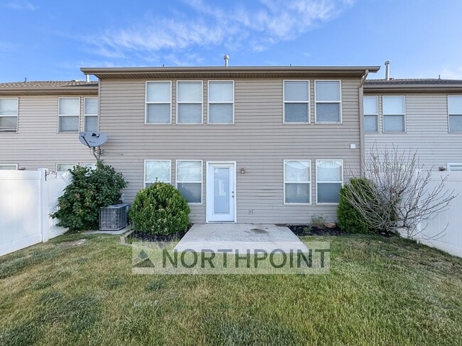 Photo - 3 Bed 2.5 Bath Townhome