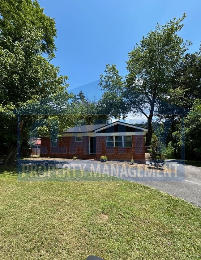 Centrally located 2 bed, two bathroom home! - Centrally located 2 bed, two bathroom home!