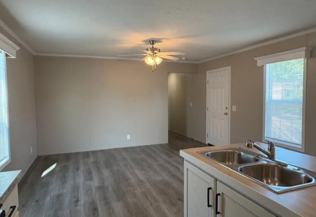 Photo - 423 Dubois Dr