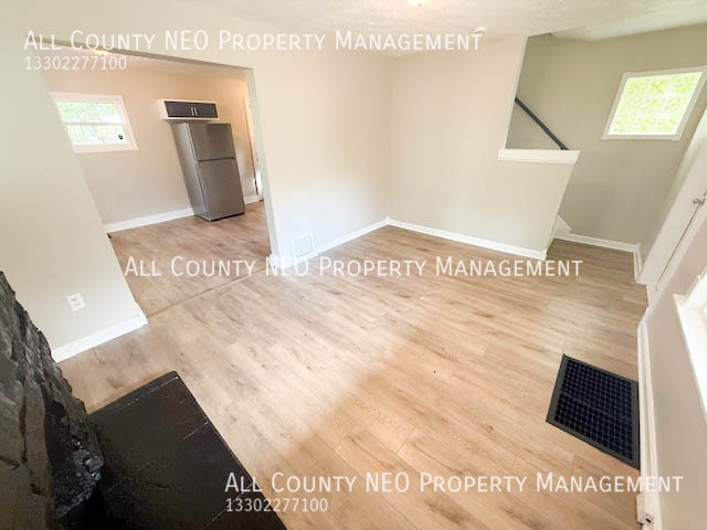 Photo - 593 Hoye Ave