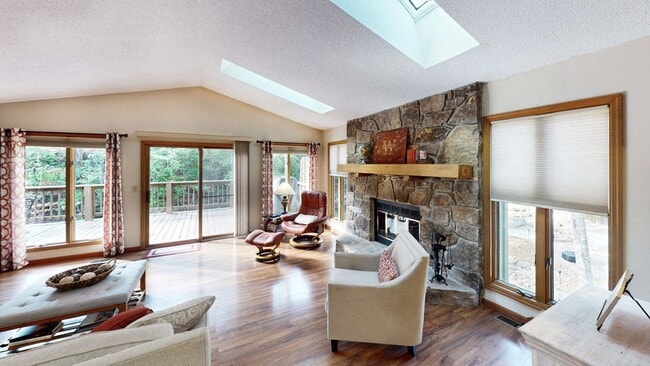 193 Meadowview Dr