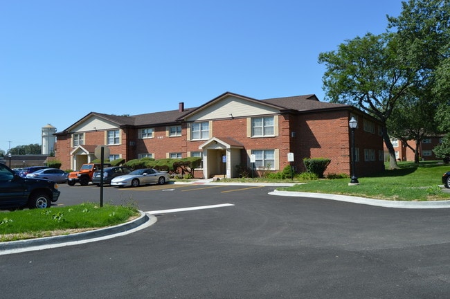Colonial Manor