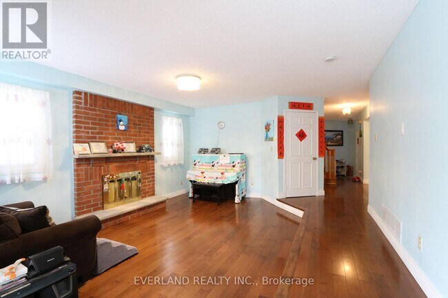 Photo - 28 Bauer Crescent