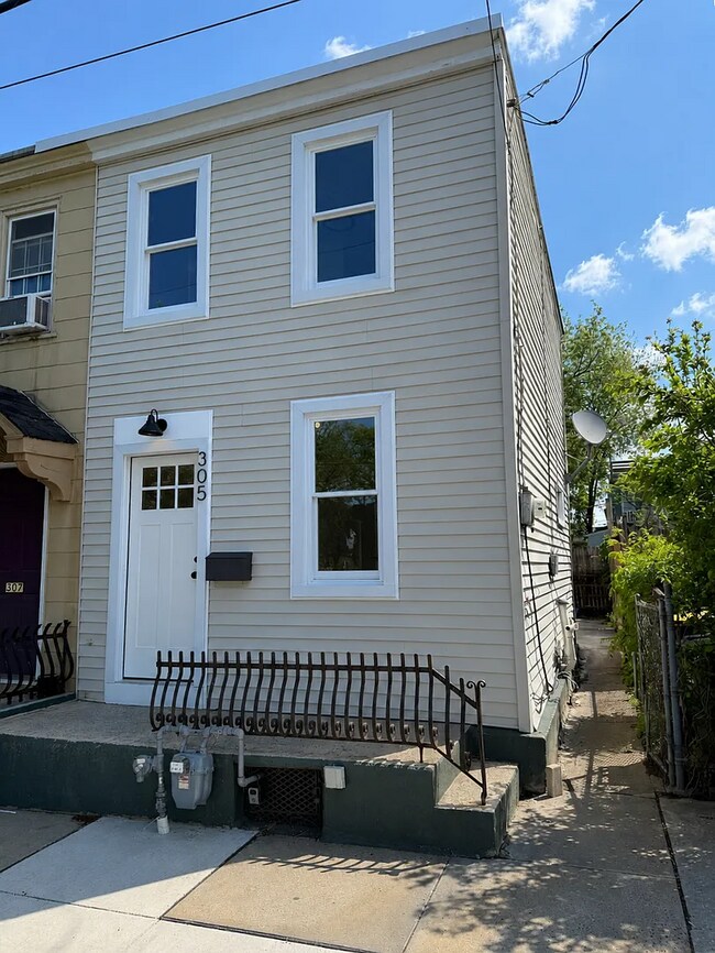 Photo - FULLY RENOVATED TOP TO BOTTOM!