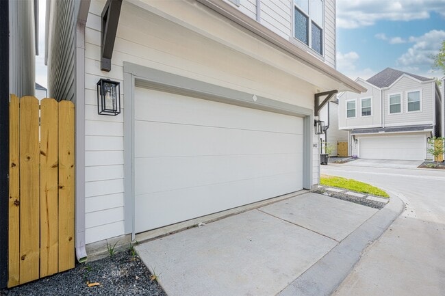 Photo - 8402 Berry Green Ln