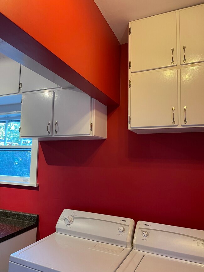 Kitchen storage above washer/dryer - 2523 LeClaire St Unit 2523