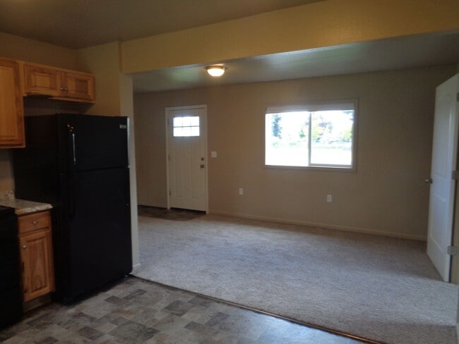 Photo - Conveniently Located Charming Pet Friendly Three Bedroom Home With Modern Updates!