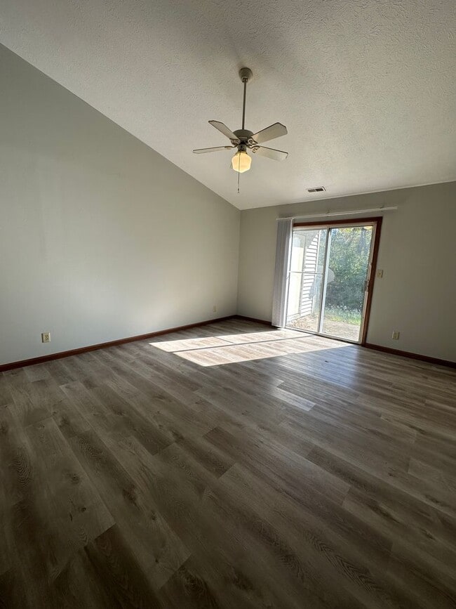 Building Photo - 2701-2703 Plaza Lane--ROLLEY Unit 2701 Plaza Lane