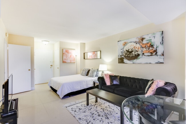 Photo - 1111 Arlington Blvd