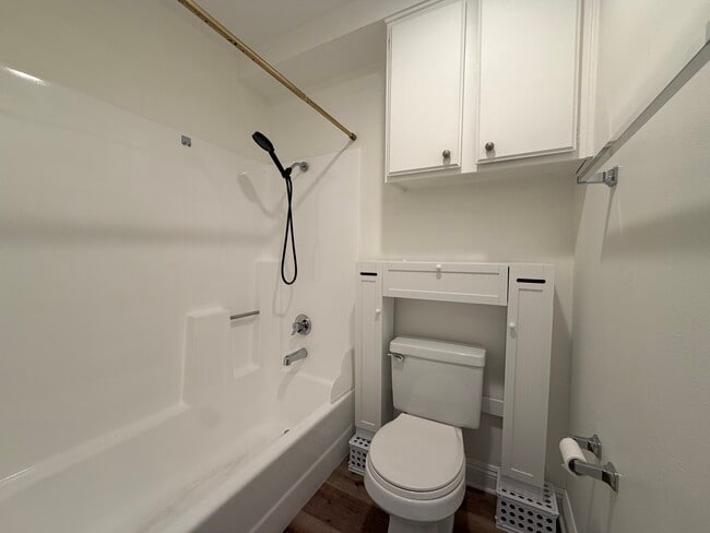 Photo - 5143 Bakman Ave Unidad 316