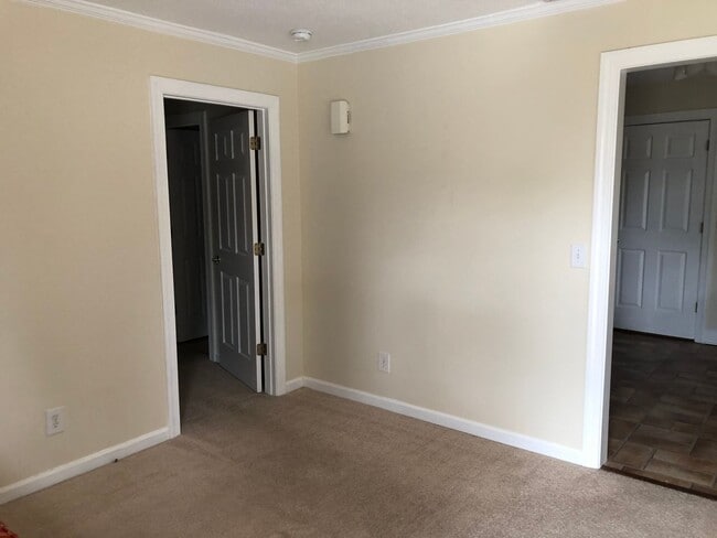 Photo - 327 Pinecliff Dr Unit B