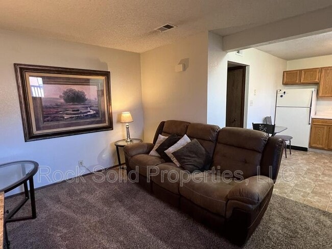 Photo - 3305 Frontier St