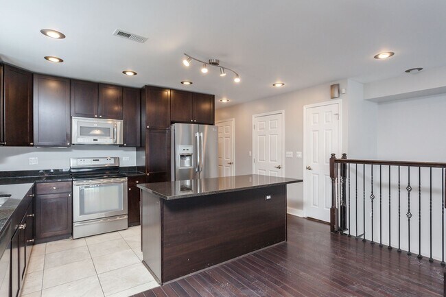 Photo - 700 N Noble St