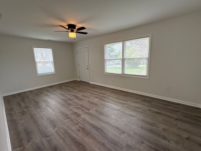 Photo - 400 W Market St Unidad A