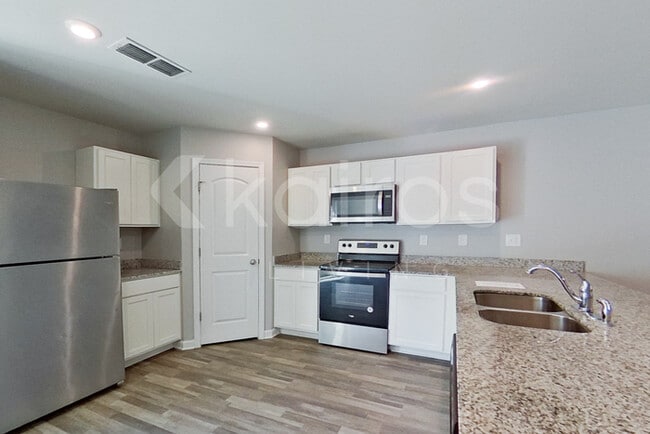 Photo - 111 Lochwolde Dr
