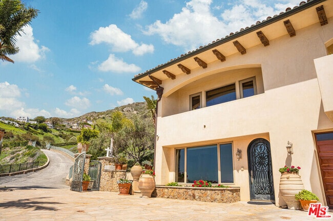 Building Photo - 4440 Encinal Canyon Rd Unit #GH Rental