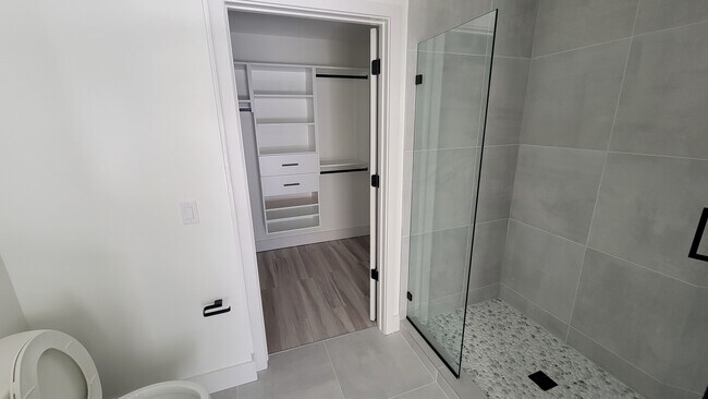 Photo - 2431 NE 187th St Unidad B2