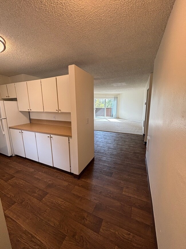 Building Photo - 8585 SW Canyon Ln