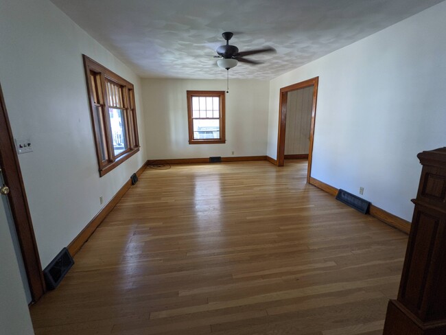 Living room - 82 Martin Ave