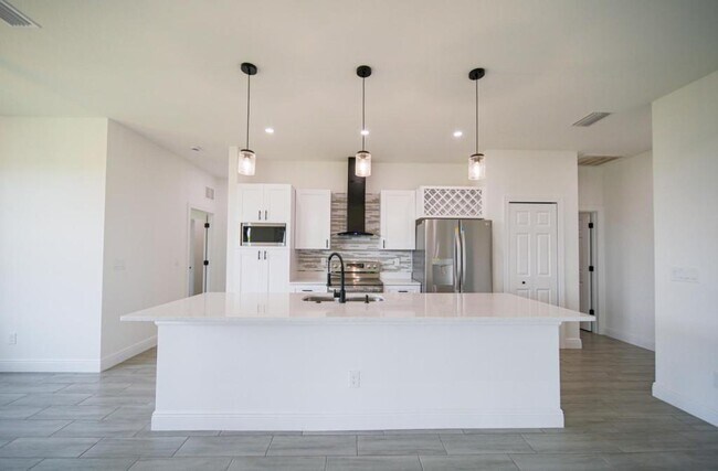 Photo - 422 Kismet Pkwy E