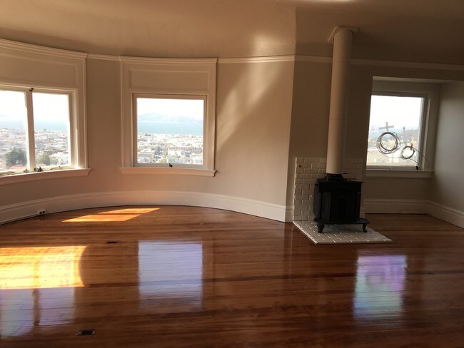 Master Bedroom w/Gorgeous Bay View - 2390 Broadway Unidad 2390