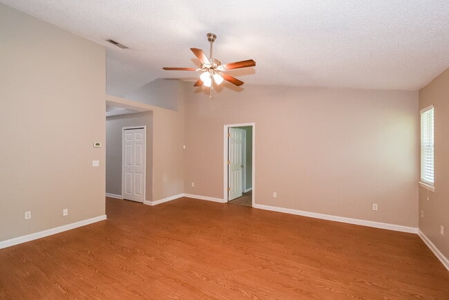 Photo - 542 Lewis Morris St