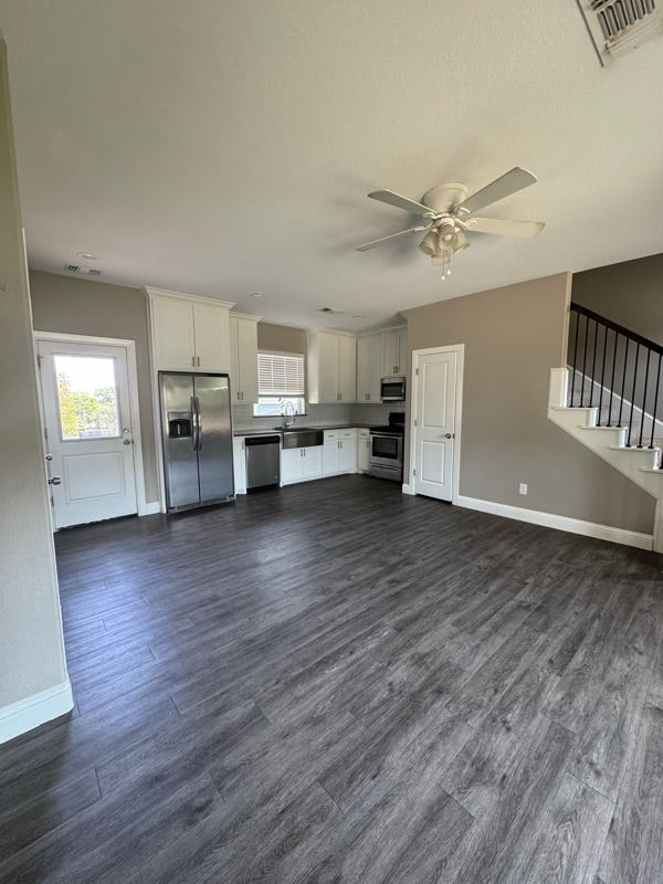 Photo - 910 N Bush Ave