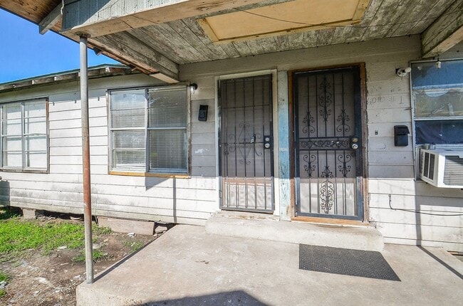 Photo - 6010 Collingsworth St