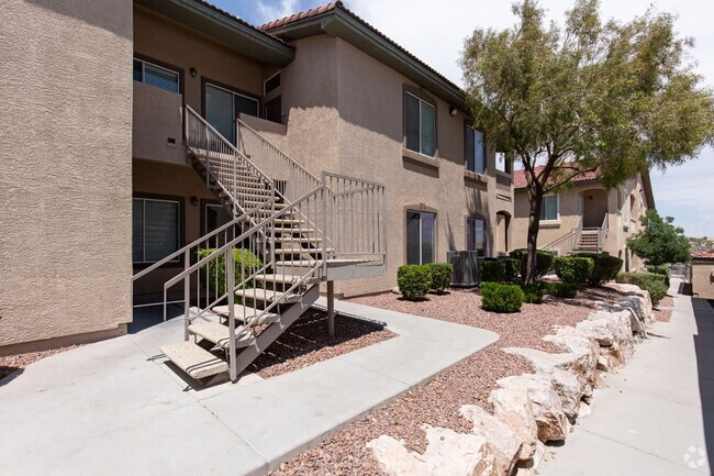 Building Photo - 1st floor two bedroom in upscale NW commun... Rental