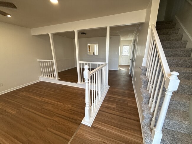 Building Photo - 5537 Lynbrook Landing