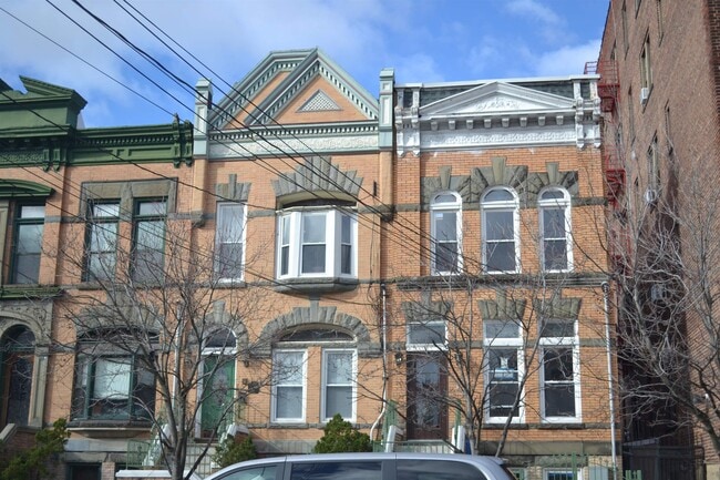 Building Photo - 1211 Palisade Ave Unit Apt 1
