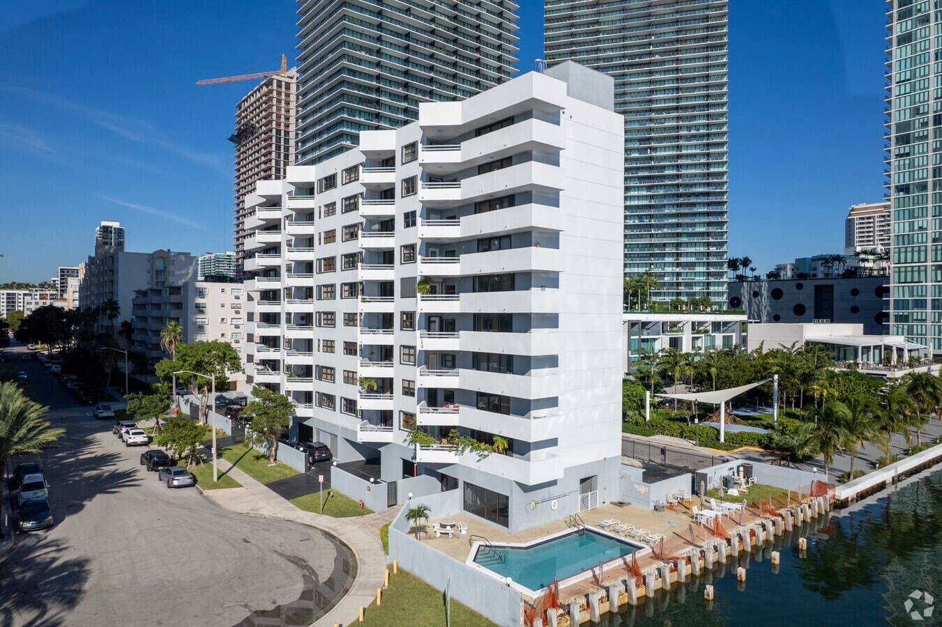 Bayview Towers - Bayview Towers Apartments