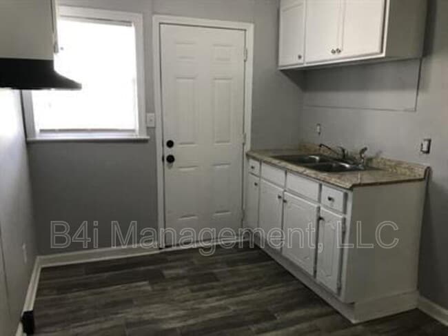 Photo - 742 Randall St SW