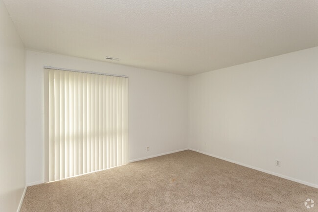 Large 2 Bed - Primary Bedroom