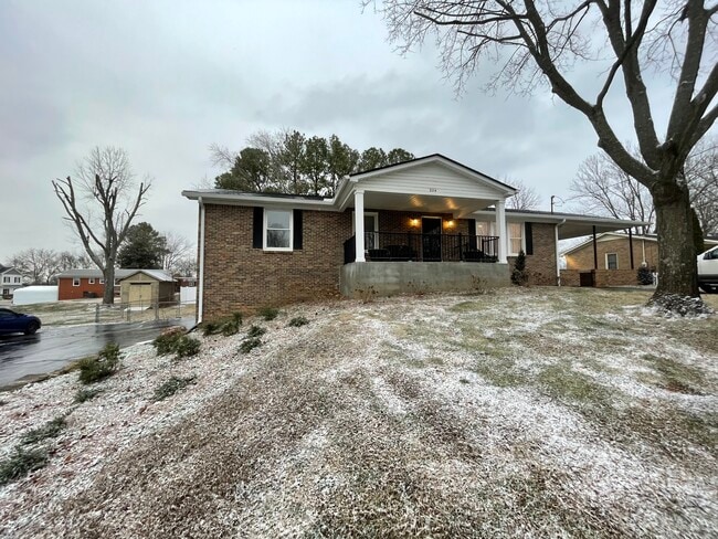 Building Photo - Stonewall