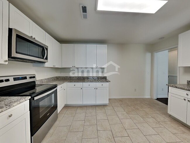 Photo - 706 Walnut Crossing Dr