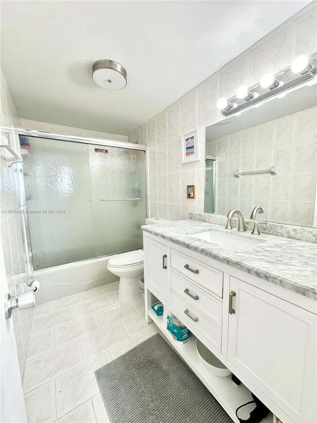 5005 Collins Ave Unit 605