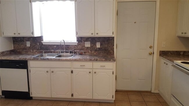 Photo - 831 Russell Cir