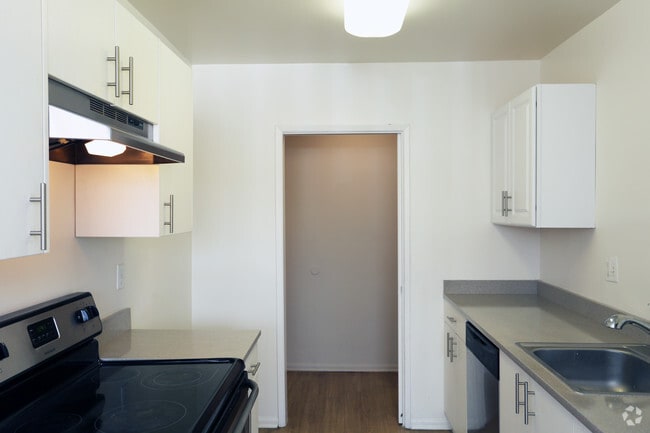 2BR, 2BA-Kitchen