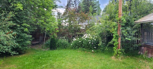 Photo - 716 Edgewood Pl