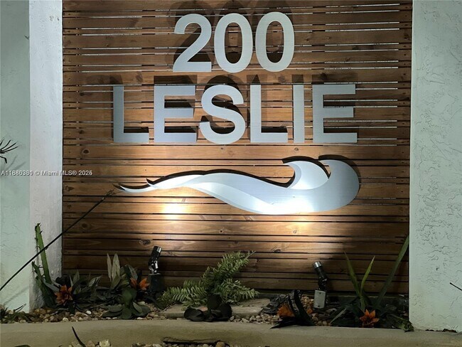 Building Photo - 200 Leslie Dr Unit 303 Rental
