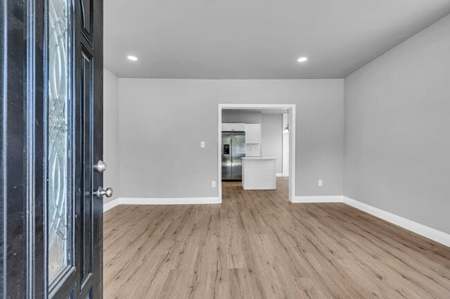 Photo - 19 E Main St