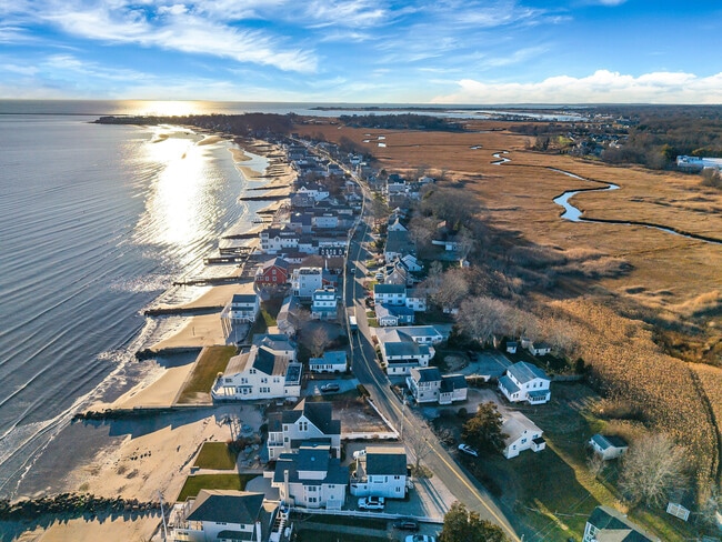 Building Photo - 176 Shore Rd Rental