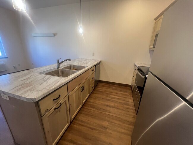 402 4th St E Unit 2