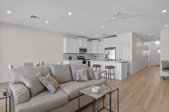 Building Photo - 16714 E Almont Dr