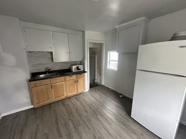 Photo - 3807 Bassett St