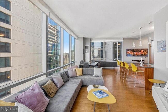 Photo - 1414 S Penn Square Unidad 30A