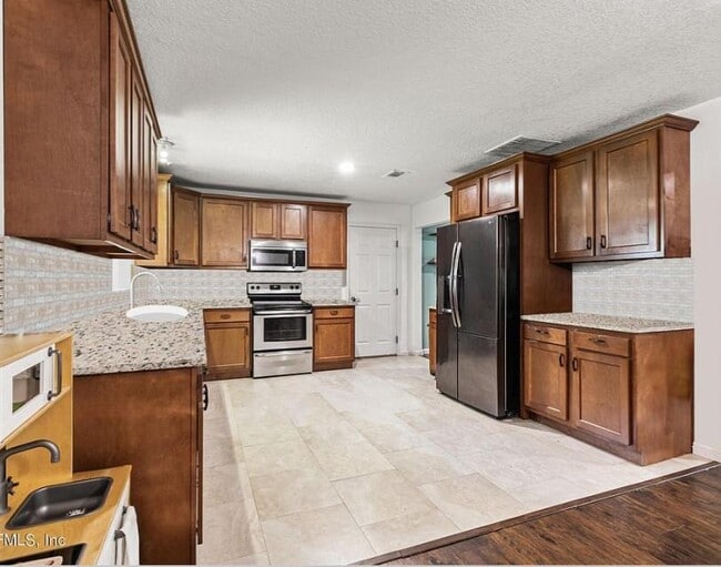 Photo - 5433 Sanders Rd